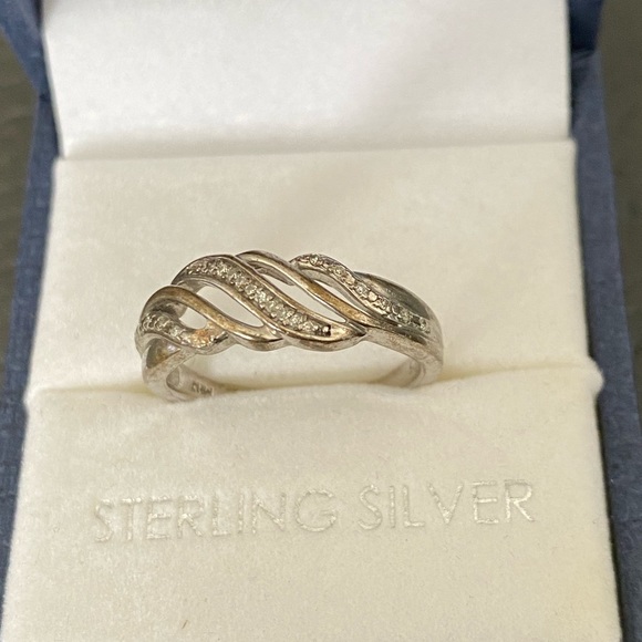 GENUINE NATURAL DIAMOND RING BAND - Picture 4 of 4